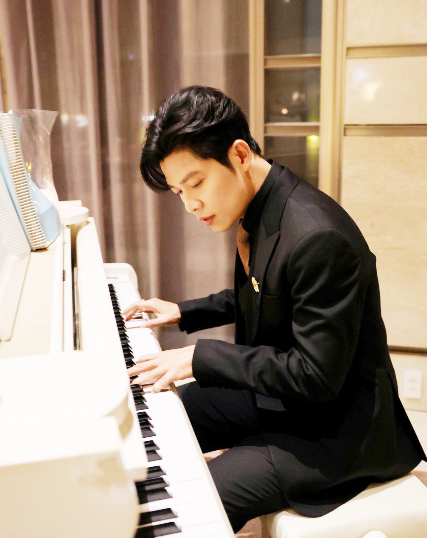 Nhạc sĩ tỷ view