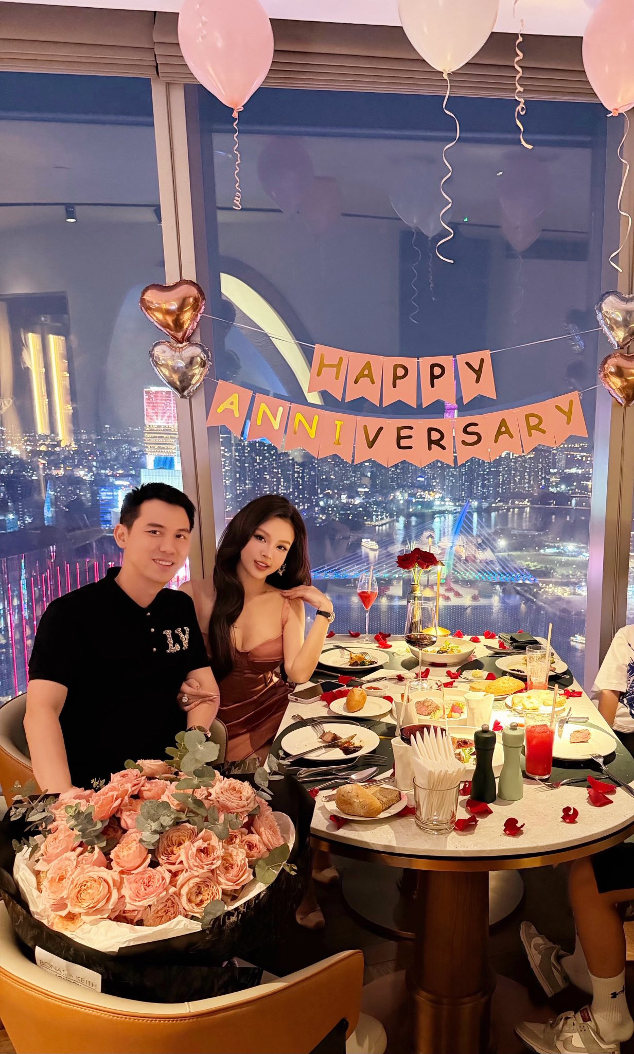 Sắc vóc đời thực hotgirl Hà thành đời đầu vừa kỉ niệm 13 năm kết hôn với chồng doanh nhân - Ảnh 2.