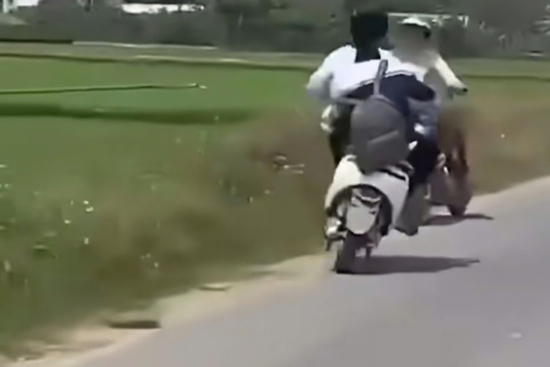 Triệu tập 2 thiếu niên lạng lách, gây tai nạn cho một phụ nữ