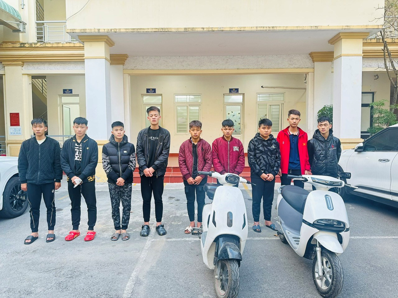 Hỗn chiến Hải Phòng 2026 khiến 4 thanh niên bị thương , Công an triệu tập 20 đối tượng - Ảnh 3.