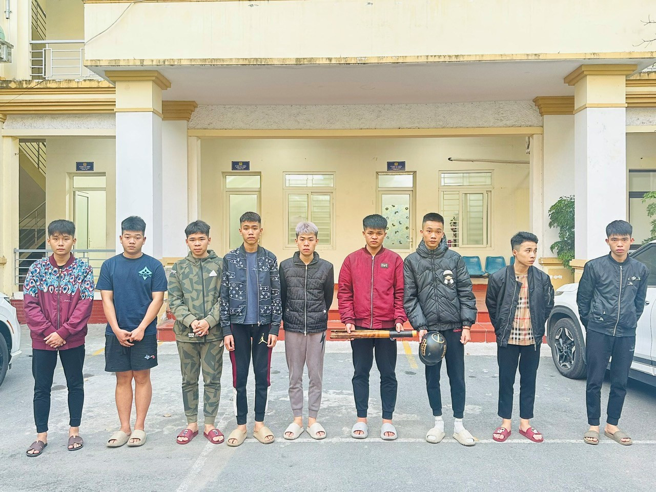 Hỗn chiến Hải Phòng 2026 khiến 4 thanh niên bị thương , Công an triệu tập 20 đối tượng - Ảnh 2.