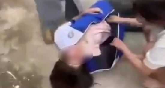 Nữ sinh ở Thanh Hóa bị đánh hội đồng giữa đường phải nhập viện