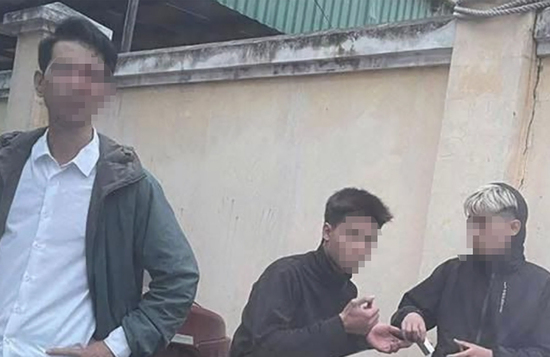 Công an thông tin vụ phụ huynh xô xát nam thanh niên gần trường học