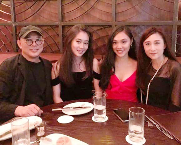 Ngôi sao võ thuật hàng đầu xứ Cảng thơm và hôn nhân 27 năm với người vợ hơn tuổi - Ảnh 5.