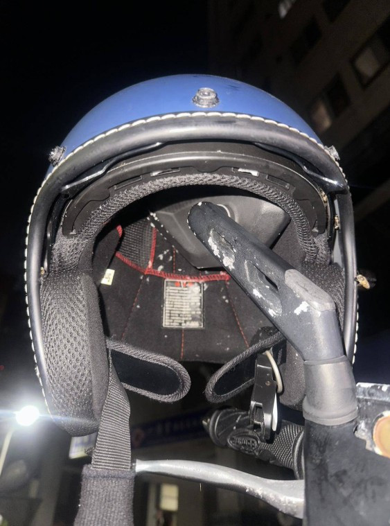 Treo mũ bảo hiểm qua đêm, người phụ nữ