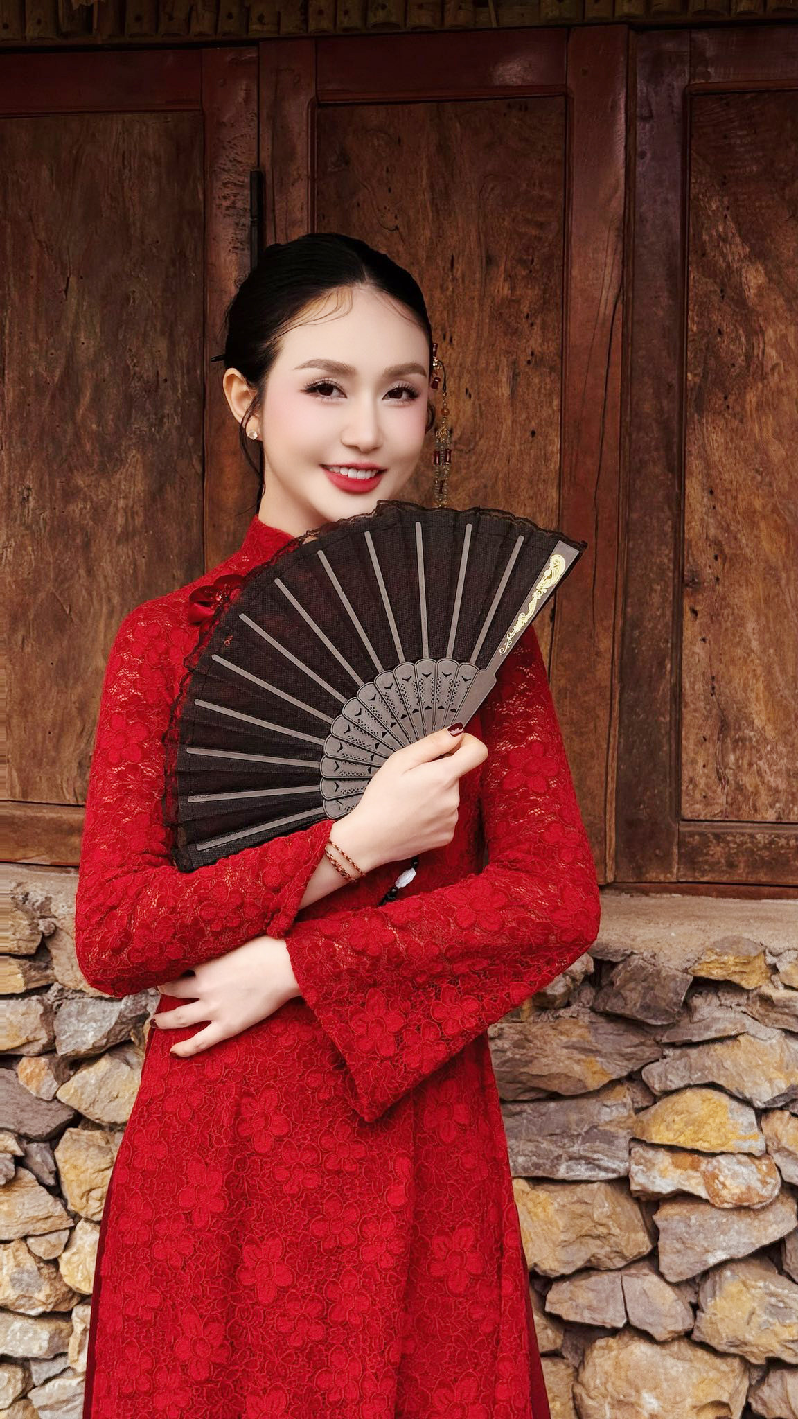 Bà xã Tuấn Hưng lên tiếng khi bị chê xuống sắc - Ảnh 2.