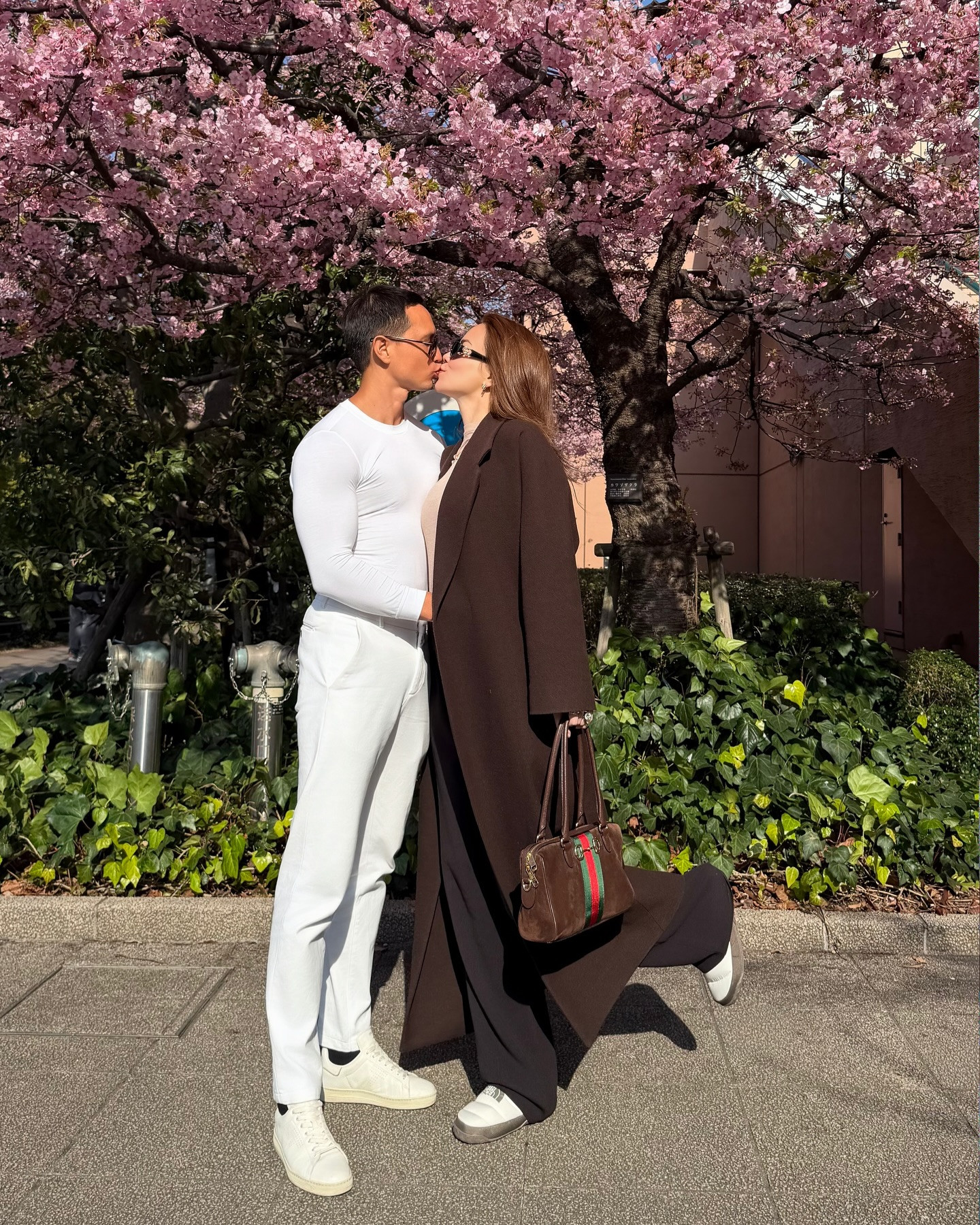 Bắt gặp khoảnh khắc đáng yêu của cặp song sinh nhà Hồ Ngọc Hà trên đường phố Nhật Bản - Ảnh 5.