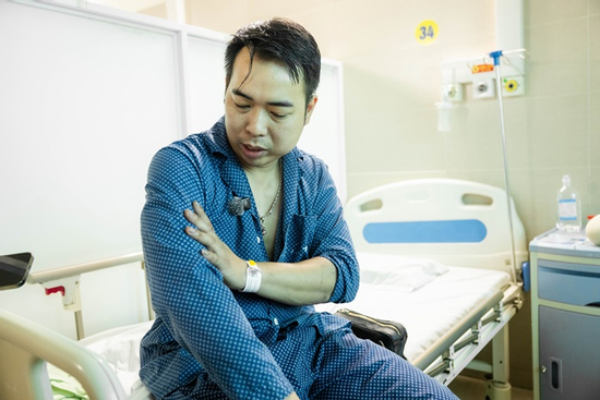 Chàng rể bị bỏng vẫn trèo lên tầng 7, dùng búa tạ đập mái nhà cứu gia đình vợ trong đám cháy tại Lĩnh Nam