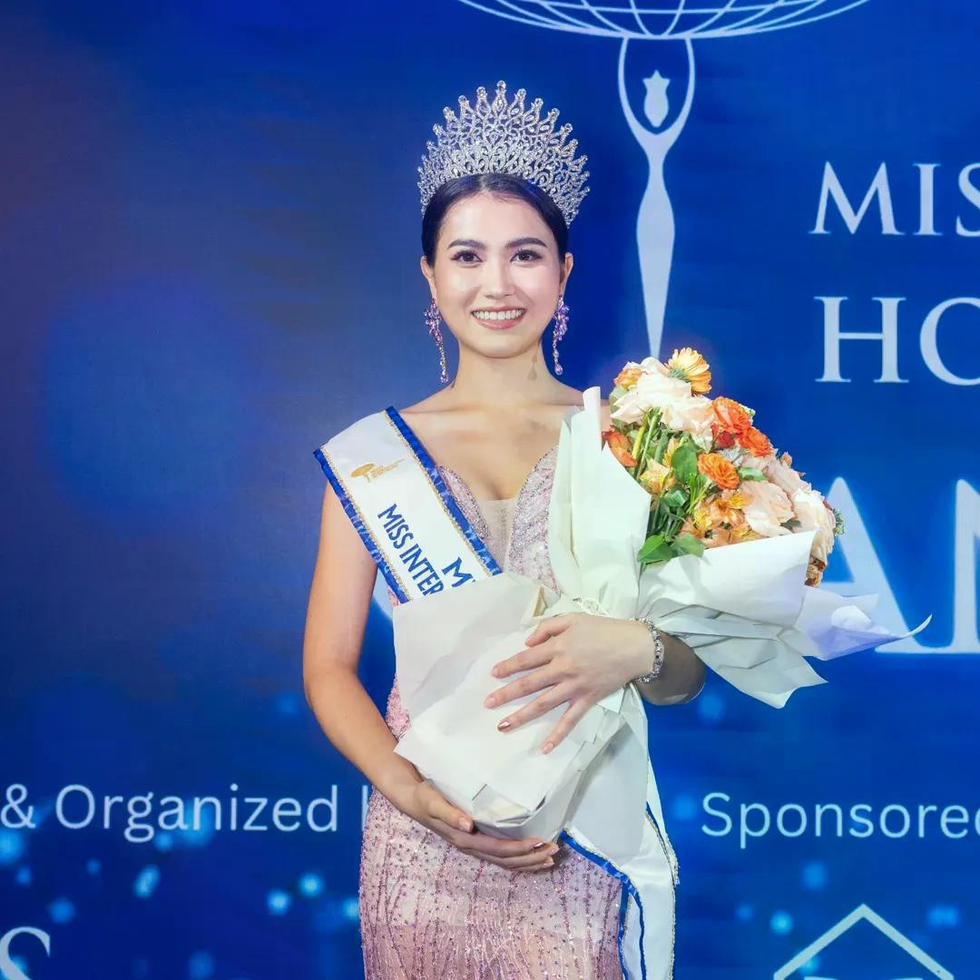 Cô gái 24 tuổi đăng quang Hoa hậu Quốc tế Hong Kong插图 608541405-18556523767031055-7819469720395229726-n.jpg