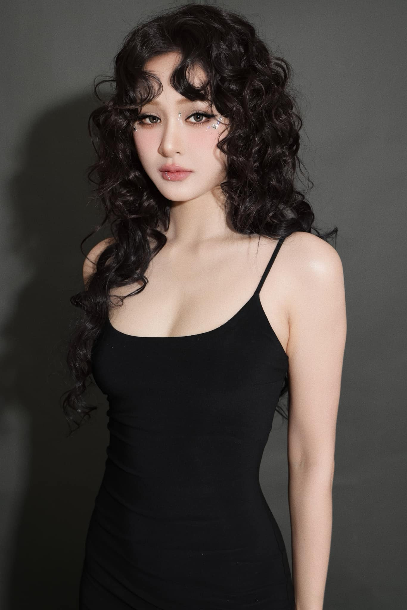 Cuộc sống kỳ lạ của ca sĩ Hiền Hồ sau scandal tình ái gây chấn động- Ảnh 1.