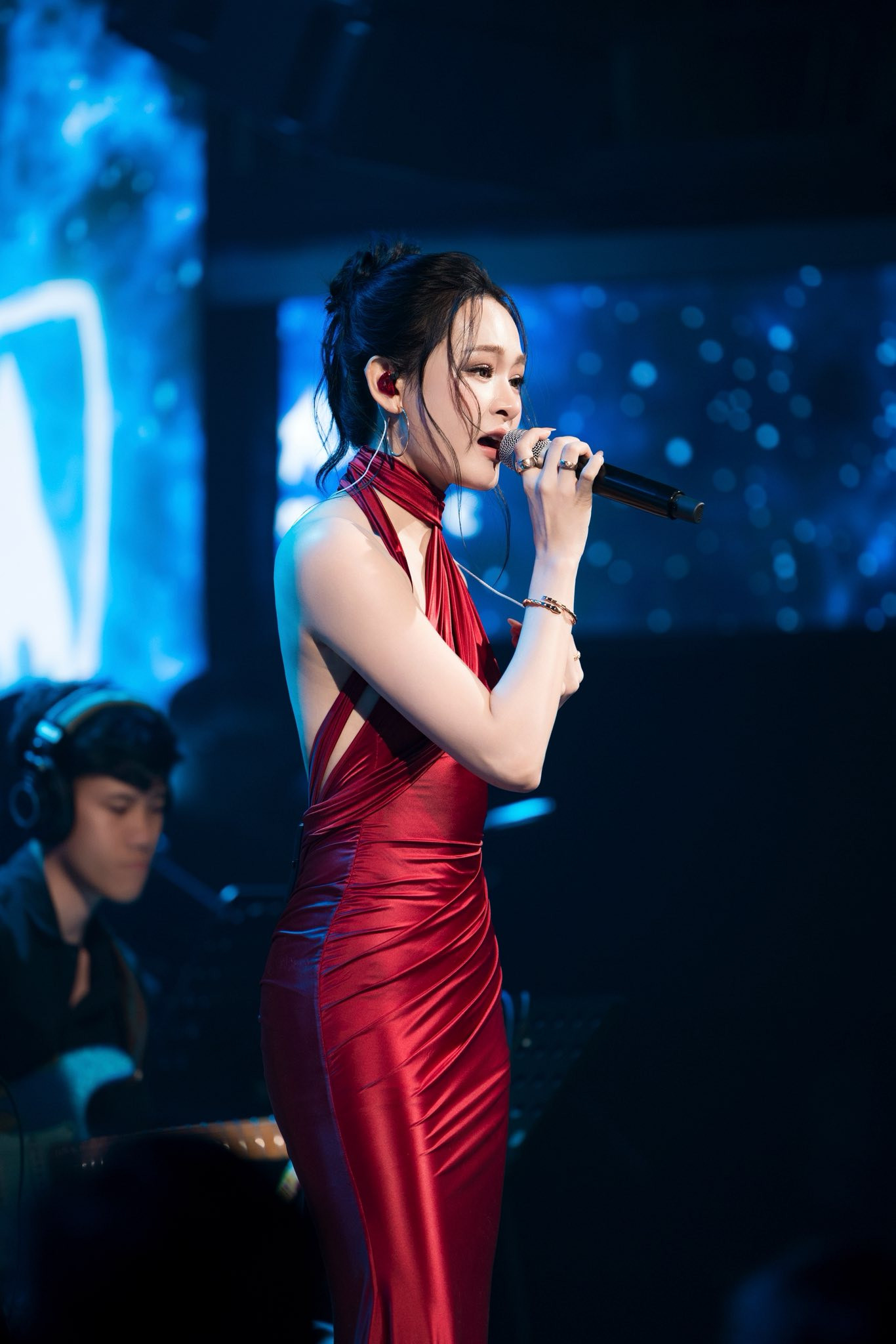 Cuộc sống kỳ lạ của ca sĩ Hiền Hồ sau scandal tình ái gây chấn động- Ảnh 8.