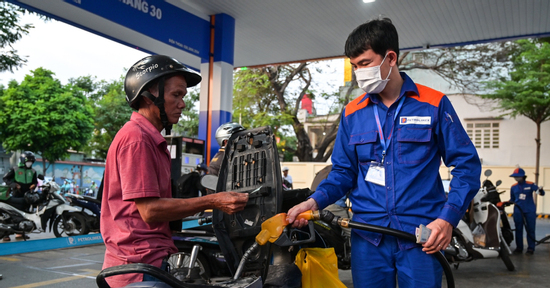 Giá xăng dầu giảm mạnh, có loại hạ tới hơn 4.000 đồng/lít