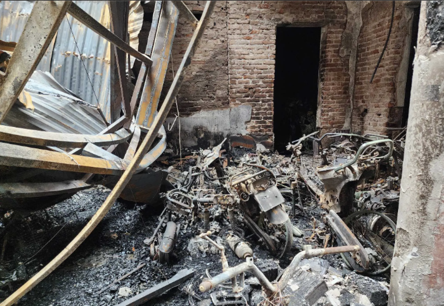 Vụ cháy Trung Kính làm 15 người chết: Cựu cán bộ Cảnh sát hầu tòa vì thiếu trách nhiệm - Ảnh 1.