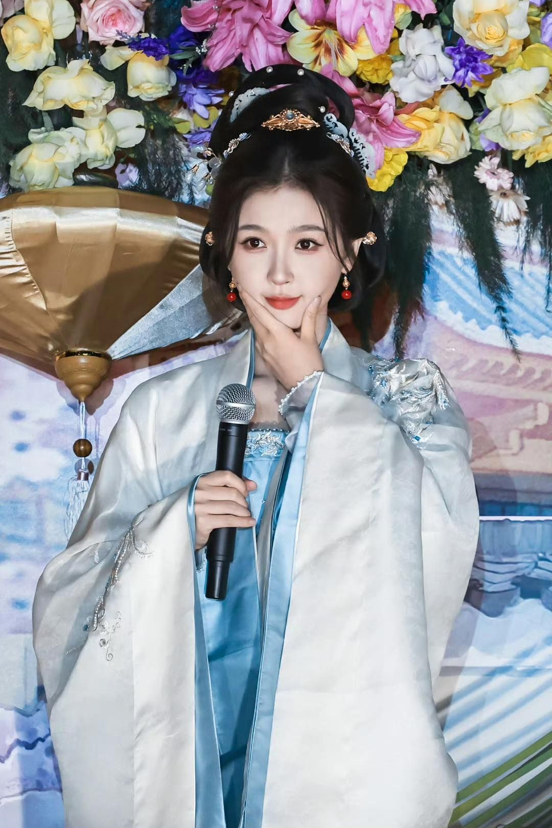 Tạo hình cổ trang mới đây của Ngu Thư Hân nhanh chóng 'ghi điểm' - Ảnh 2