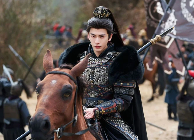 Trương Lăng Hách gây tranh cãi vì trang điểm quá lố trong Trục Ngọc - Ảnh 2