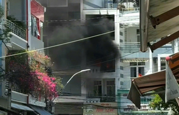 Cháy nhà 4 tầng giữa trung tâm Nha Trang
