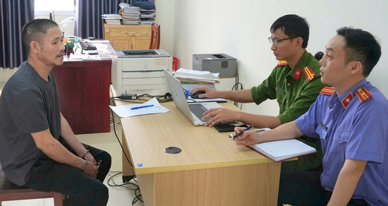 Dùng búa đánh vào đầu Đại úy CSGT vì không được bỏ qua lỗi vi phạm