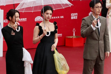 Túi nylon đựng rác Trương Tịnh Nghi sử dụng không phải của nhà mốt Balenciaga: Sự thật là gì?