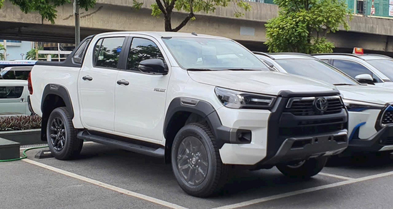 Bị siết lưu thông, xe bán tải rớt giá mạnh, kẻ bán cắn răng chịu lỗ vẫn ế