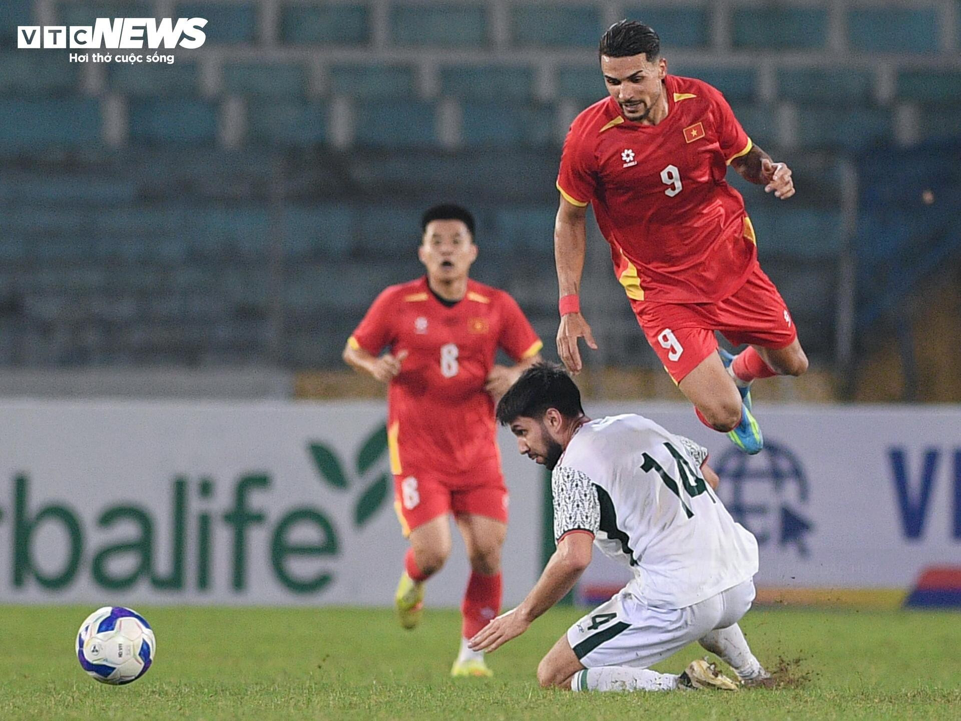 Cận cảnh khoảnh khắc Đoàn Văn Hậu tái xuất ở tuyển Việt Nam sau 3 năm - 13