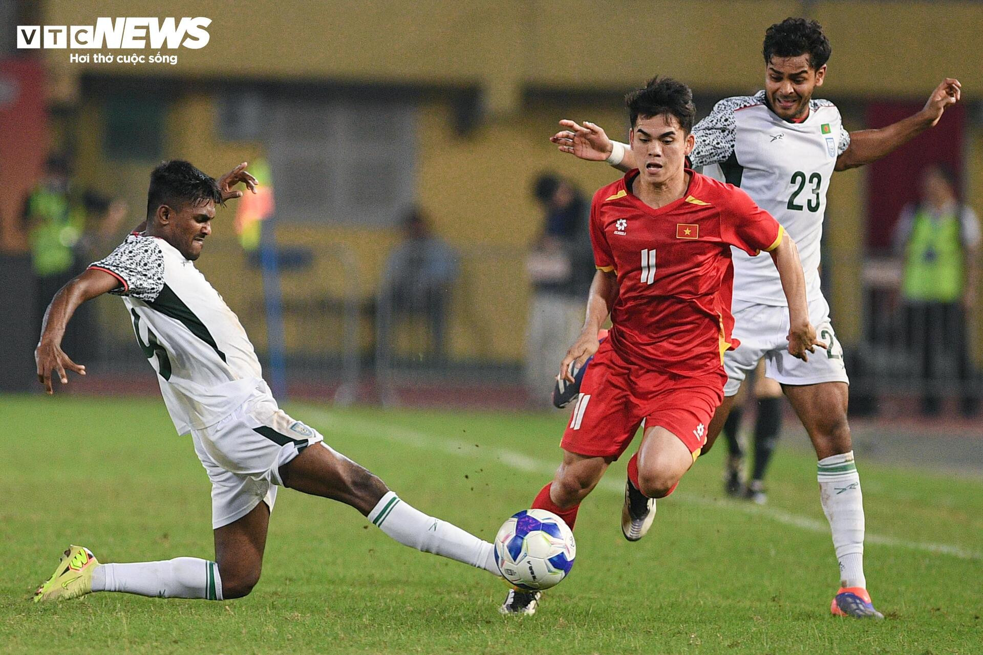 Cận cảnh khoảnh khắc Đoàn Văn Hậu tái xuất ở tuyển Việt Nam sau 3 năm - 9