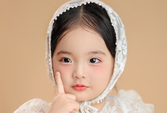 Cận cảnh nhan sắc xinh yêu như 'búp bê sống' của bé Lisa, cực phẩm gen trội nhà Khánh Thi - Phan Hiển