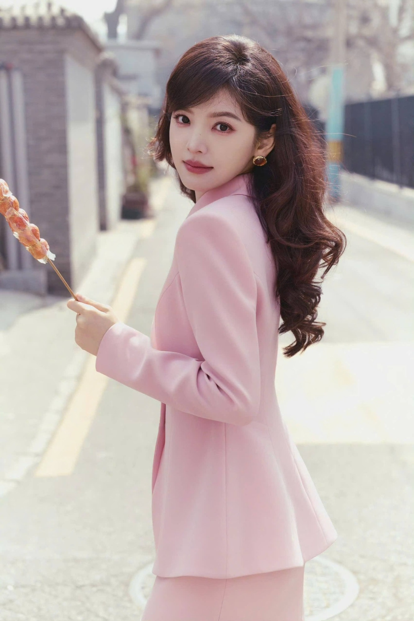 Chương Nhược Nam tái hiện vẻ đẹp thập niên 90 trong phim mới khiến nhiều người xuýt xoa - Ảnh 4