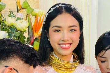 Cô gái miền Tây được nam Tiến sĩ chèo xuồng đem 13 cây vàng đeo kín cổ người đẹp, giờ làm mẹ đẹp sang