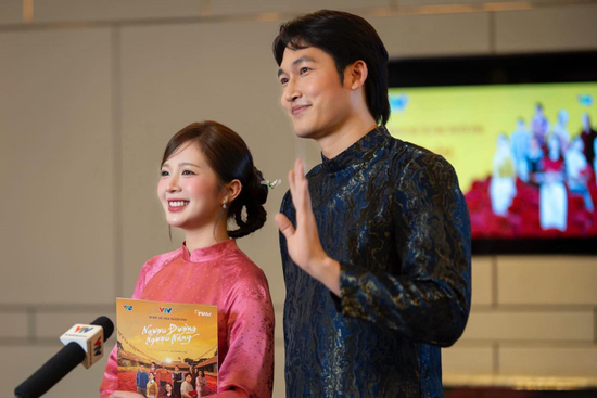 Diễn viên Đình Tú ở rể, chăm việc nhà và bị vợ Ngọc Huyền 'cấm' thả tim gái xinh