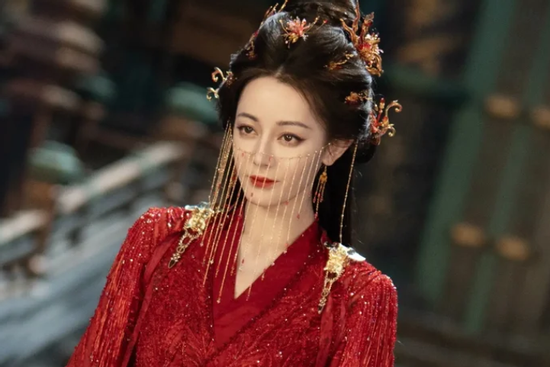 Hai dự án cổ trang S+ của Cúc Tịnh Y và Địch Lệ Nhiệt Ba chuẩn bị đối đầu nhau