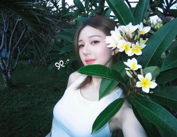 Loạt ảnh đời thường của Triệu Lộ Tư 'gây sốt' - Ảnh 2