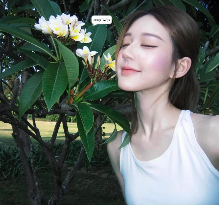 Loạt ảnh đời thường của Triệu Lộ Tư 'gây sốt' - Ảnh 1