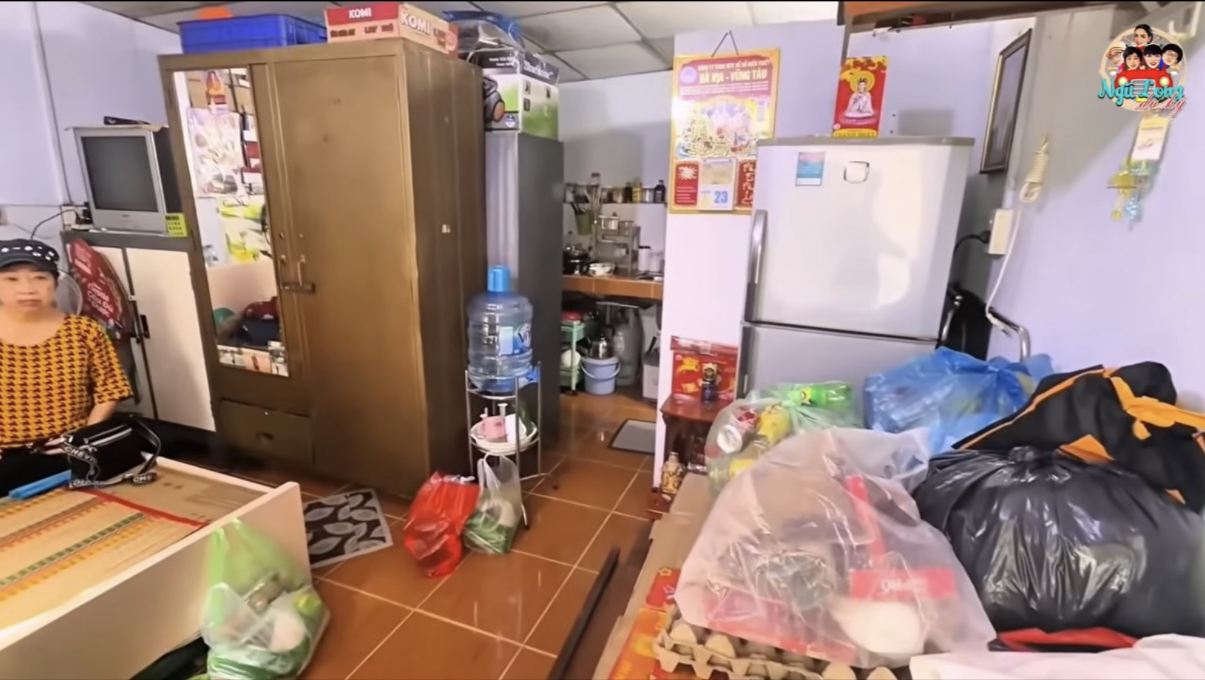 Nghệ sĩ cải lương Phụng Nghi chật vật sống tại TP . HCM , tuổi U80 nhặt ve chai - Ảnh 4.