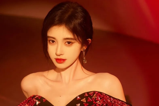 Diễn viên Cúc Tịnh Y bị đòi bồi thường hơn 1.000 tỷ đồng