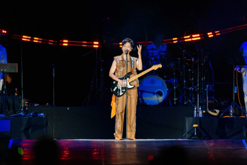 Khoe nhẫn cưới ngay trên sân khấu, Hoàng Dũng khiến fan thi nhau 'cầu hôn'