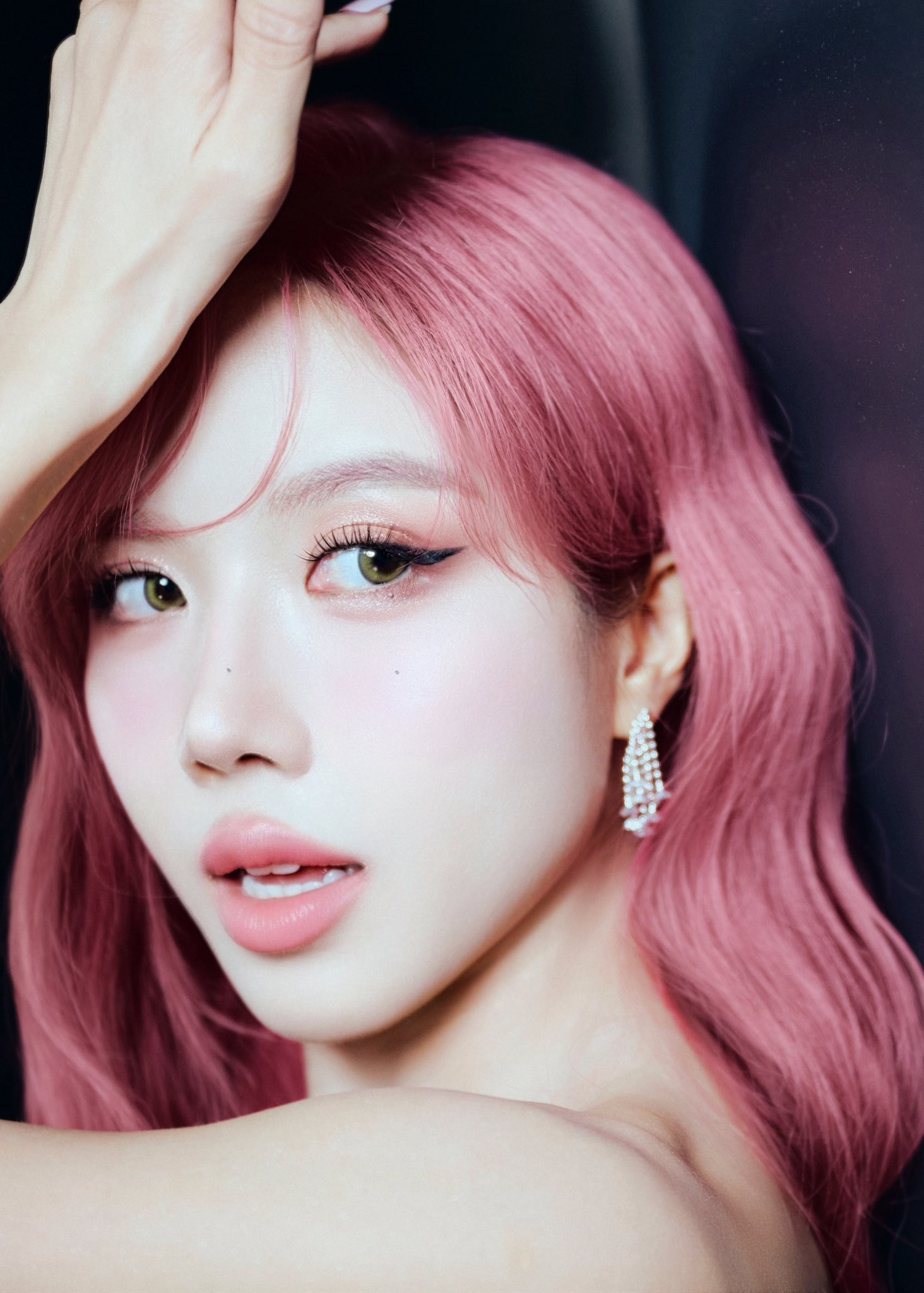 Làn da không tuổi của mỹ nhân Hà thành 'theo chân' Chi Pu thi 'Đạp gió 2026' ở xứ Trung - Ảnh 2.