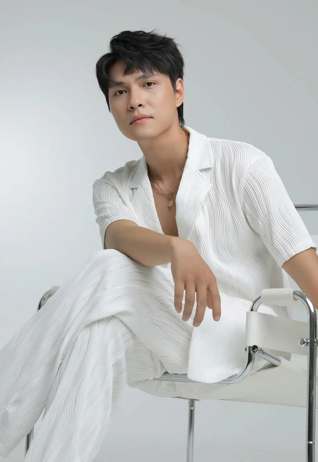 Tô Dũng 'Nam thần vai phụ' thành công với hình ảnh khác lạ trong 'Không giới hạn' - Ảnh 5.