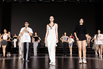 Ý Nhi, Minh Kiên luyện tập cho đêm chung kết Miss World Vietnam 2025