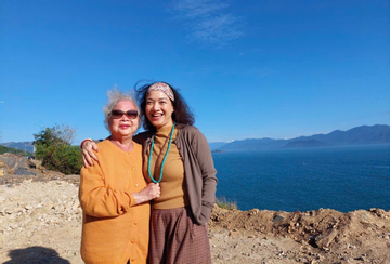 Chuyện xúc động 3 NSND, NSƯT cùng đưa mẹ phải ngồi xe lăn đi du lịch