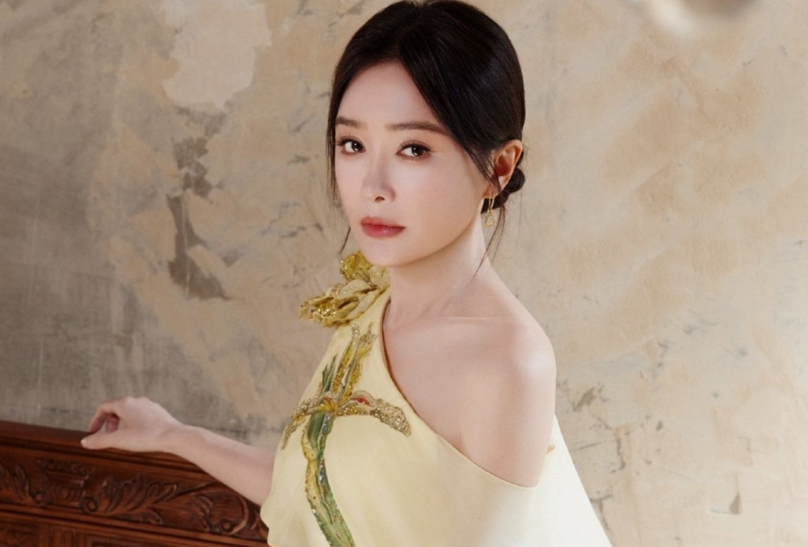 Đại mỹ nhân showbiz tuổi 47 vẫn trẻ đẹp khó tin, mặc gì cũng nổi bật, loạt ảnh mới khiến dân tình trầm trồ插图5 Đại mỹ nhân showbiz tuổi 47 vẫn trẻ đẹp khó tin, mặc gì cũng nổi bật, loạt ảnh mới khiến dân tình trầm trồ插图5