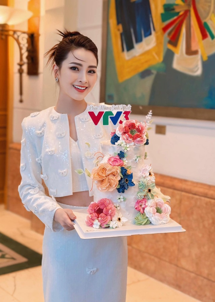 Huyền Trang là MC quen thuộc của VTV.