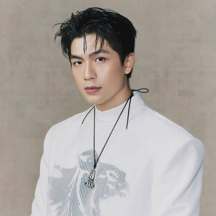 Nam diễn viên từng vướng nghi vấn ''phim giả tình thật'' với hoa hậu Tiểu Vy.