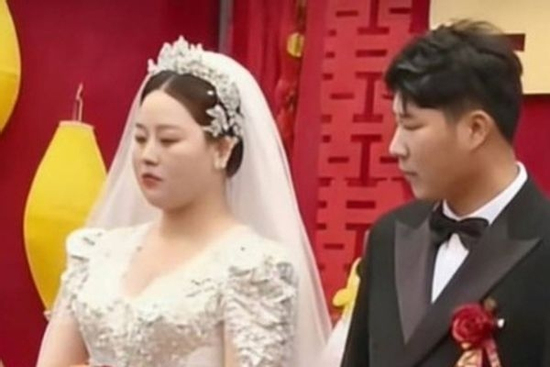 Ngỡ ngàng đám cưới người một nhà, con riêng của chồng kết hôn cùng con riêng của vợ