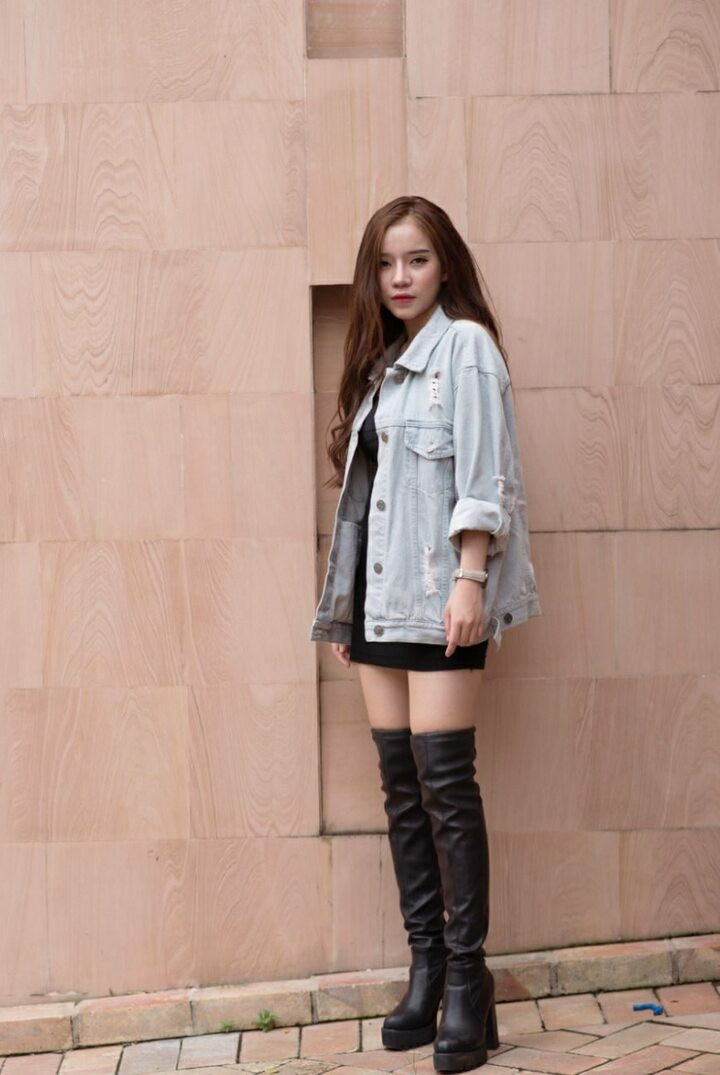 Năm 2018, LyLy được chú ý trên mạng xã hội với những bản cover. Sau đó, cô tham gia cuộc thi Sing My Song. Thời điểm này, cô sở hữu ngoại hình trong trẻo, giản dị.