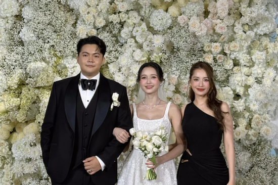 Cặp sao Vbiz tổ chức đám cưới: Chi Pu đẹp tinh tế, Sam - Puka cùng dàn sao đổ bộ chúc mừng