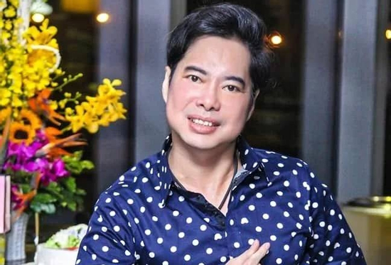 Cuộc sống viên mãn của 'ông hoàng nhạc sến' sau khi tuyên bố cả đời không lấy vợ