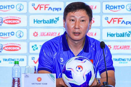 Malaysia mất 7 cầu thủ nhập tịch, HLV Kim Sang-sik muốn tuyển Việt Nam thắng 2-0