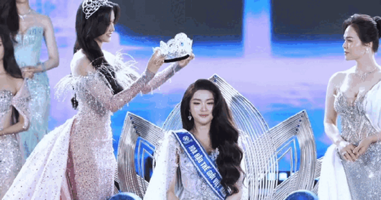 Phương Oanh đăng quang Miss World Vietnam 2025