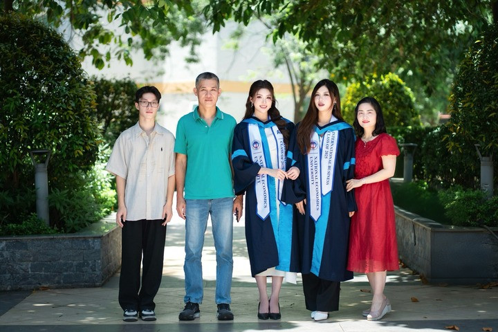 Gia đình của Hoa hậu Phan Phương Oanh.