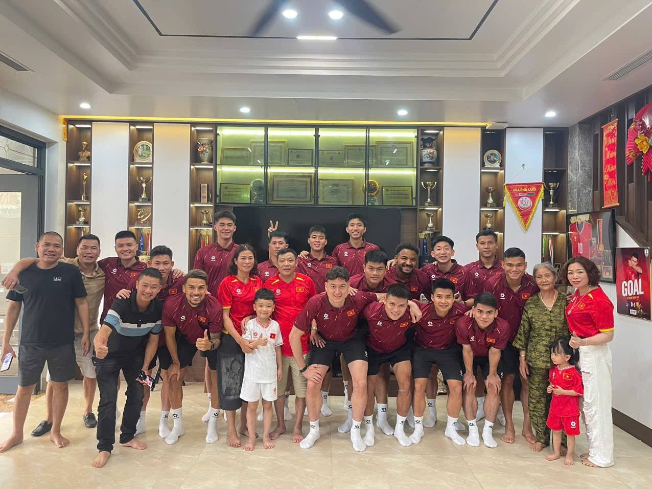 6581484212032176390662693880243918481715528n